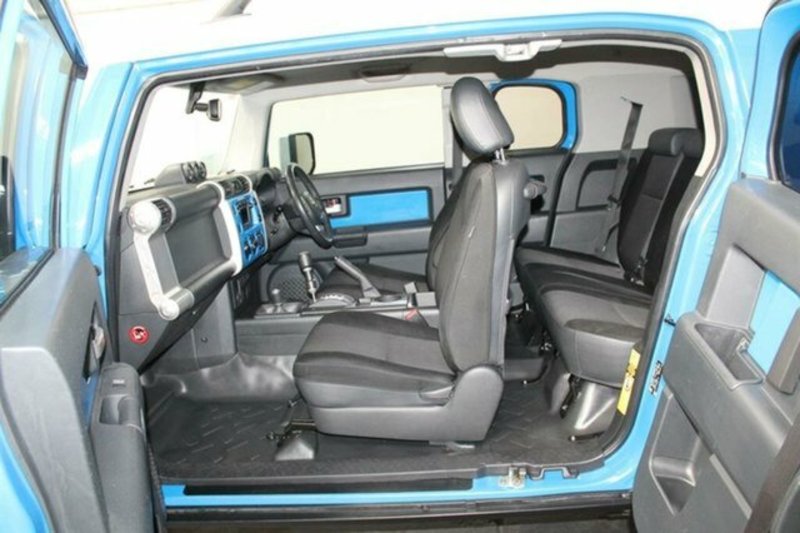 2011 TOYOTA FJ CRUISER GSJ15R