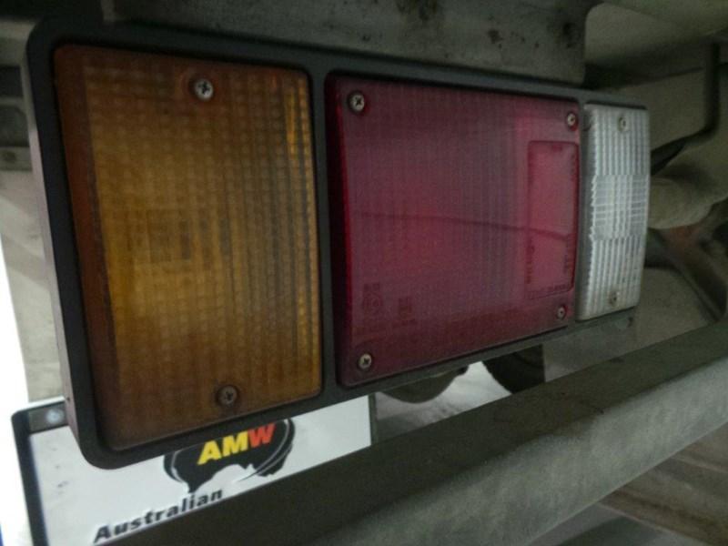 2006 ISUZU NPR400
