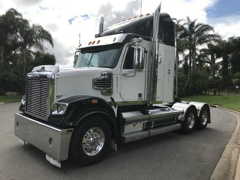 2014 FREIGHTLINER Coronado 114 CORONADO Coronado Truck