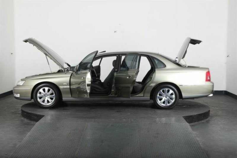 2004 HOLDEN STATESMAN V8 WK