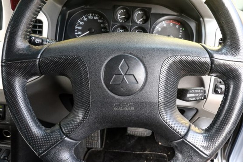 2004 MITSUBISHI PAJERO GLS 21st ANNIVERSARY NP