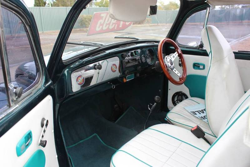 1971 VOLKSWAGEN BEETLE .