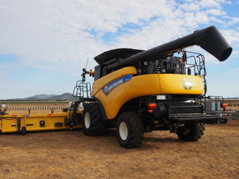 2014 NEW HOLLAND CR8090 CR8090 HarvesterHeader