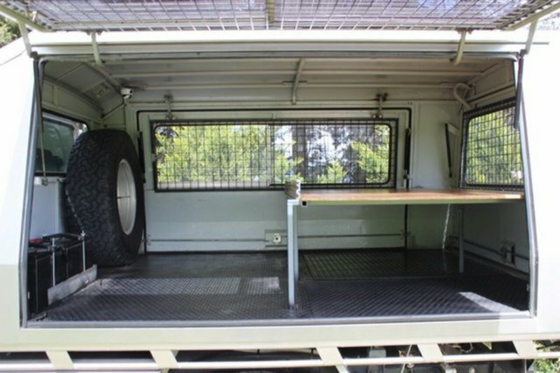 2002 TOYOTA LANDCRUISER RV (4x4) HDJ79R