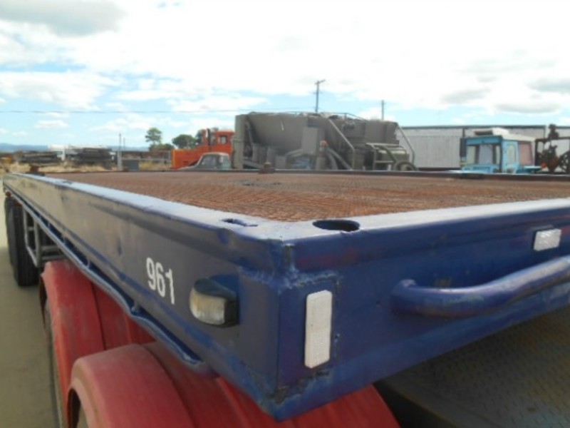 1983 Fruehauf Flat top BD LeadMid Trailer