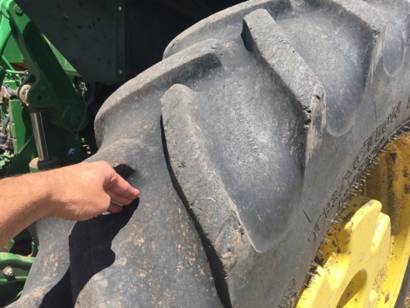 JOHN DEERE 8335R Tractor