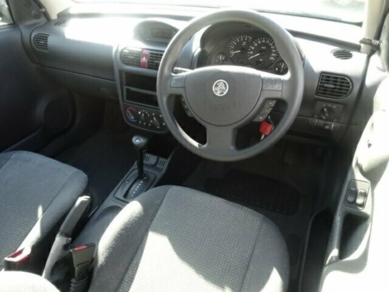 2004 HOLDEN BARINA XC (MY04.5)