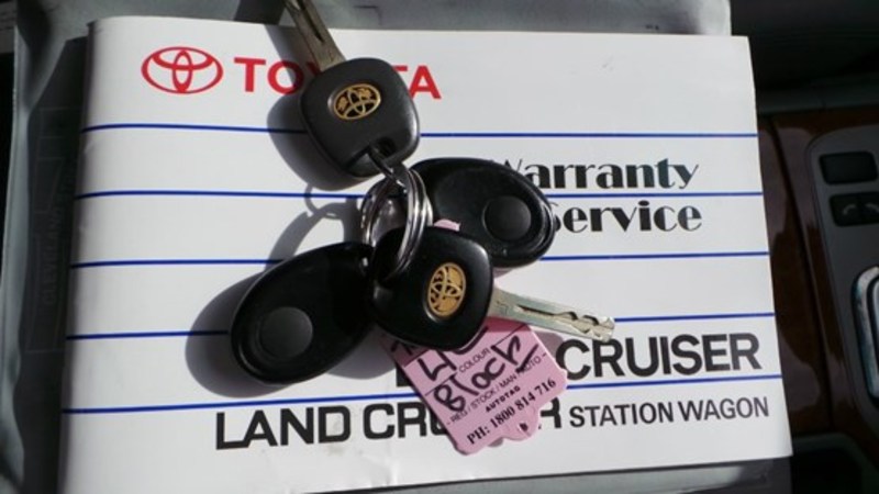 2006 TOYOTA LANDCRUISER SAHARA HDJ100R