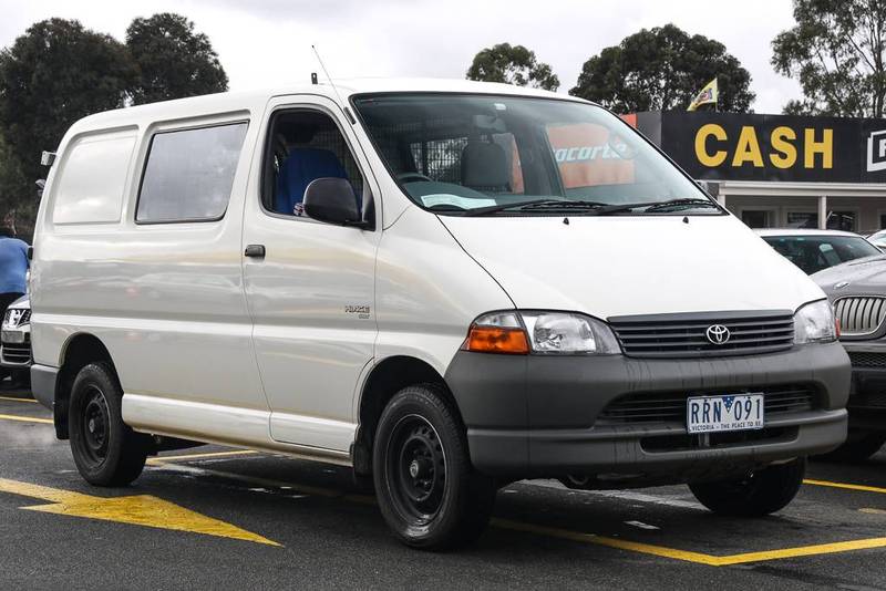 2002 TOYOTA HIACE SBV LWB RCH22R