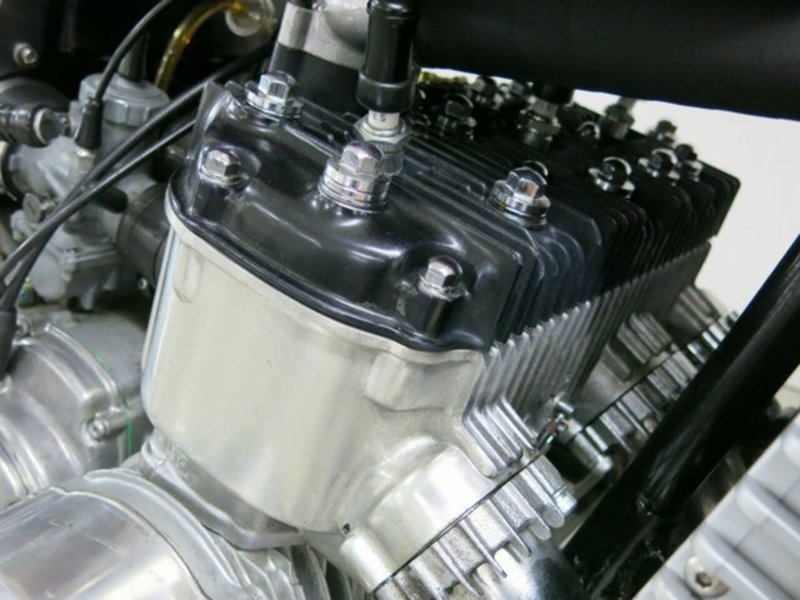 1975 SUZUKI GT750