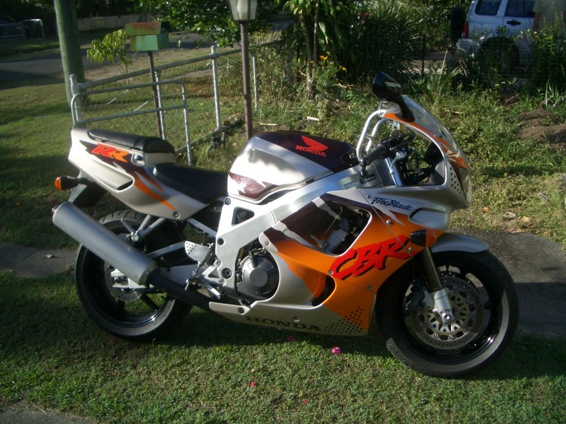 1995 HONDA CBR 900RR (FIREBLADE)