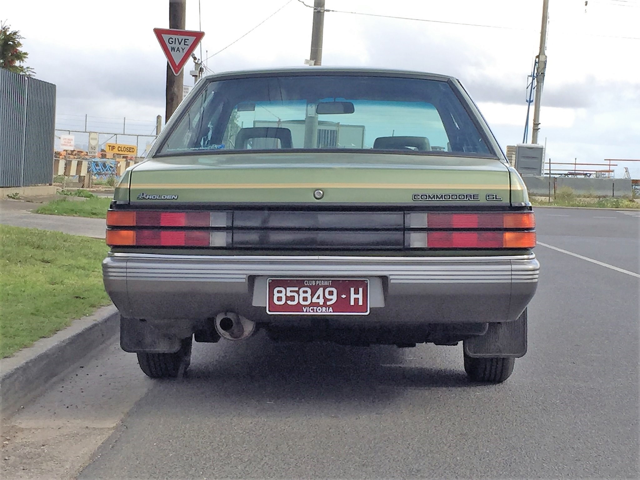 1984 HOLDEN COMMODORE VK SL SEDAN