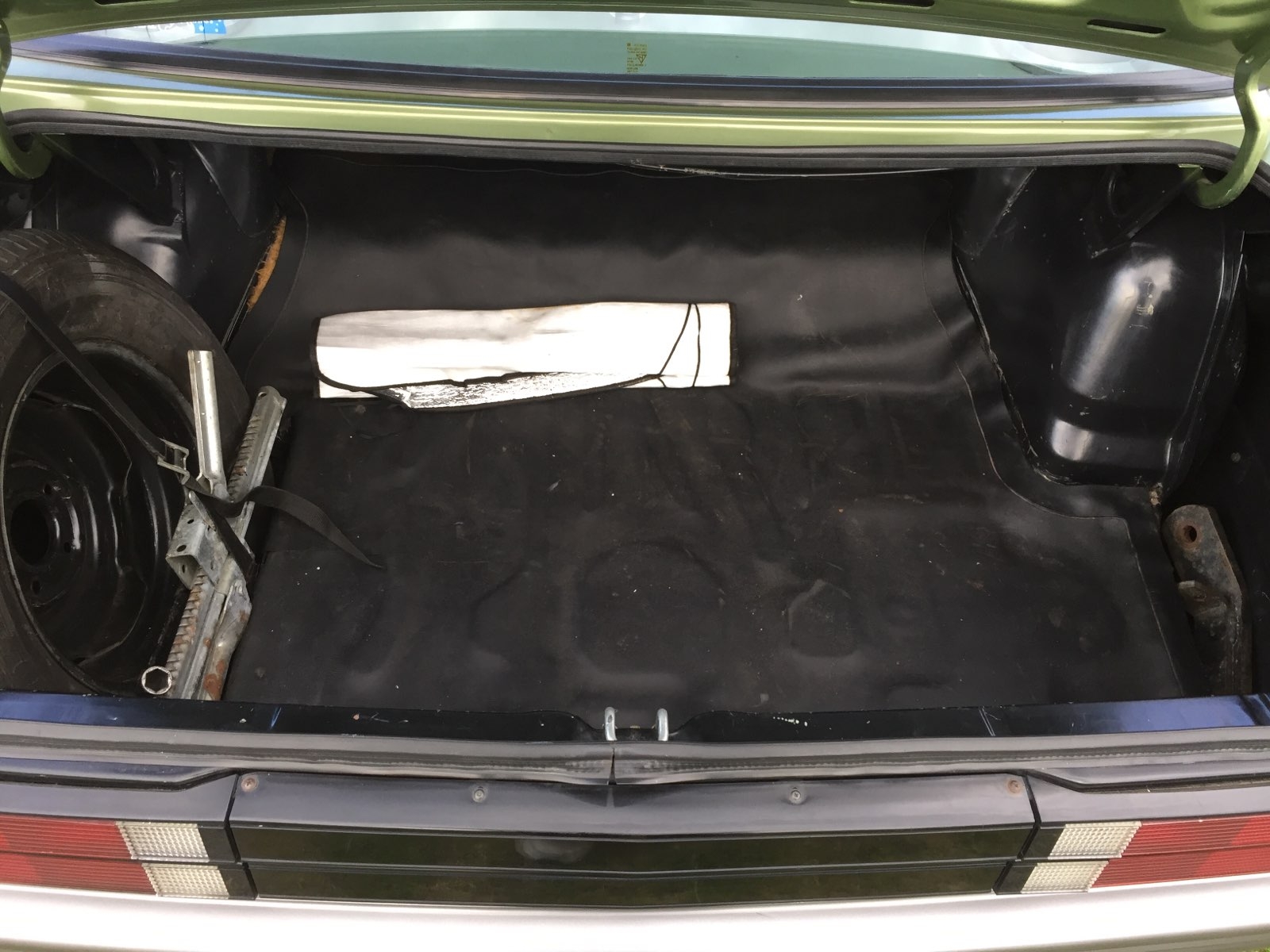 1984 HOLDEN COMMODORE VK SL SEDAN