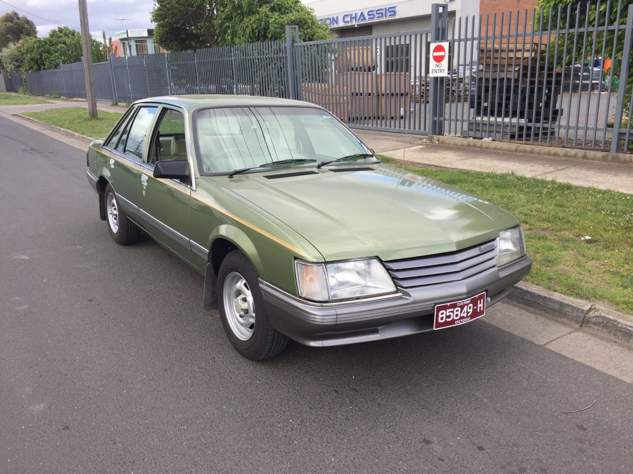 1984 HOLDEN COMMODORE VK SL SEDAN