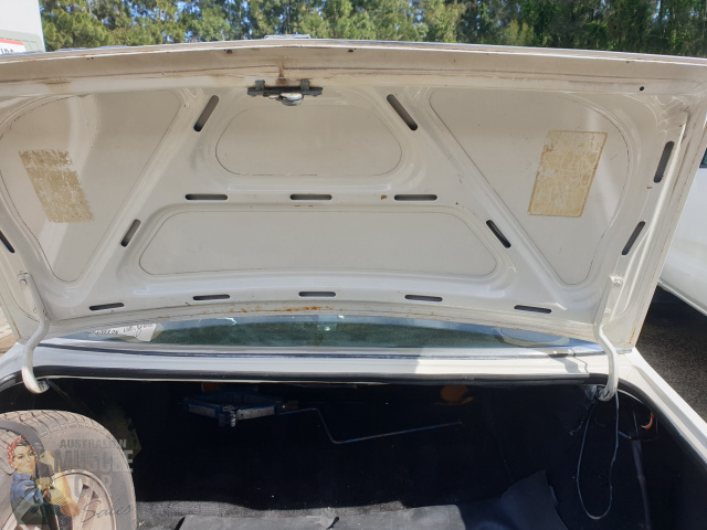 1982 HOLDEN COMMODORE VH SL/E 3 SPEED AUTOMATIC SEDAN
