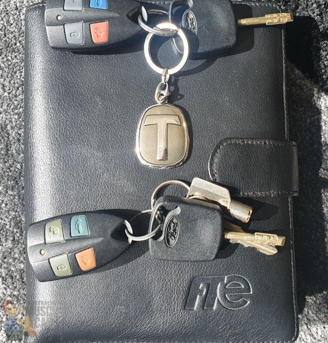 2002 TICKFORD AU TE50 4 SPEED AUTOMATIC SEDAN