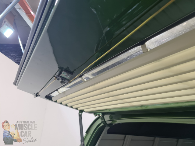 1974 HOLDEN SANDMAN HQ 4 SPEED MANUAL PANEL VAN