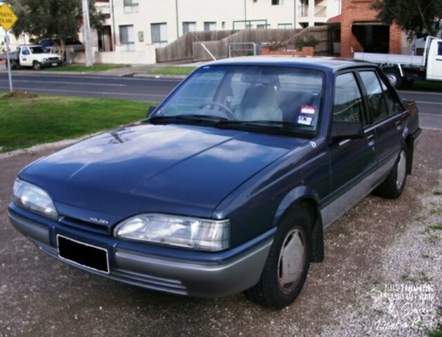 1987 HOLDEN CAMIRA JE AUTOMATIC SEDAN