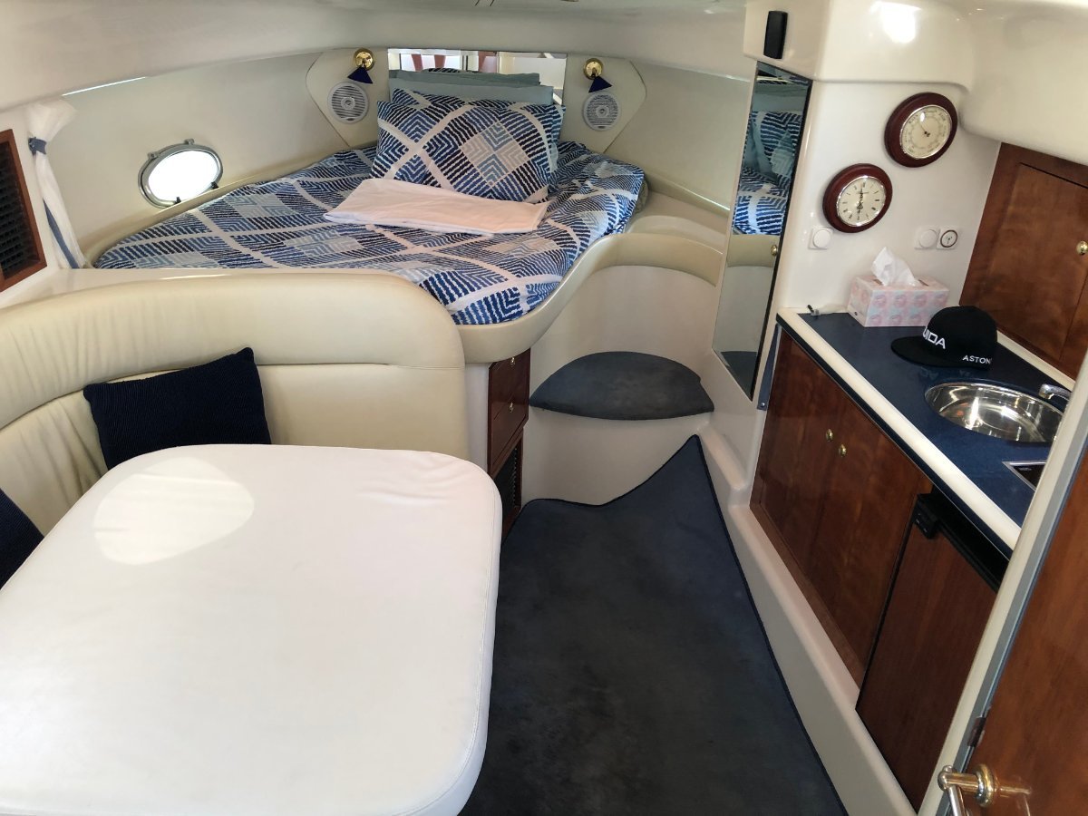 2001 SUNRUNNER 3700 CRUISER