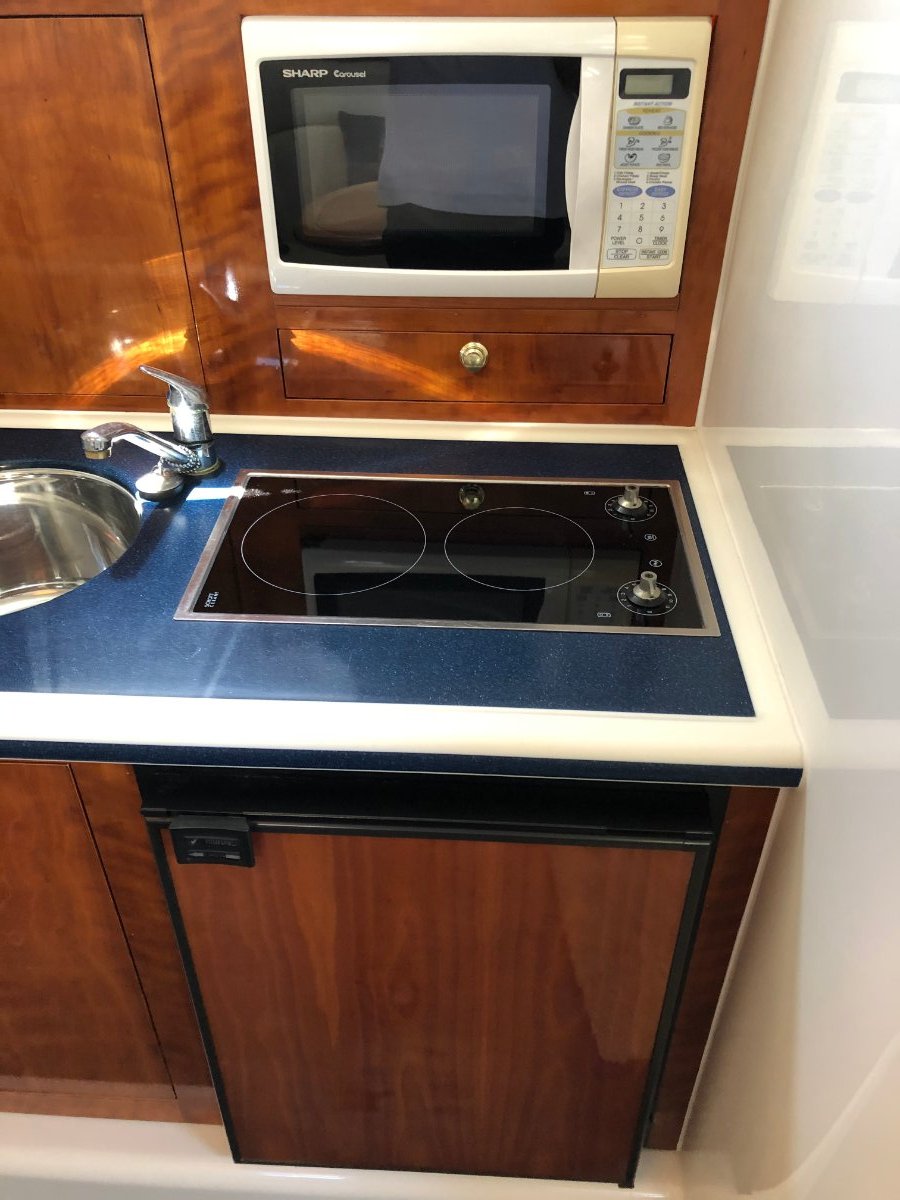 2001 SUNRUNNER 3700 CRUISER