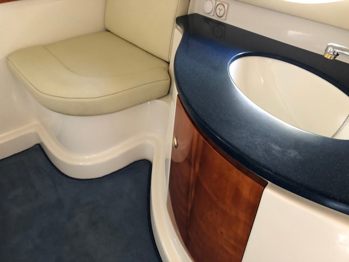 2001 SUNRUNNER 3700 CRUISER
