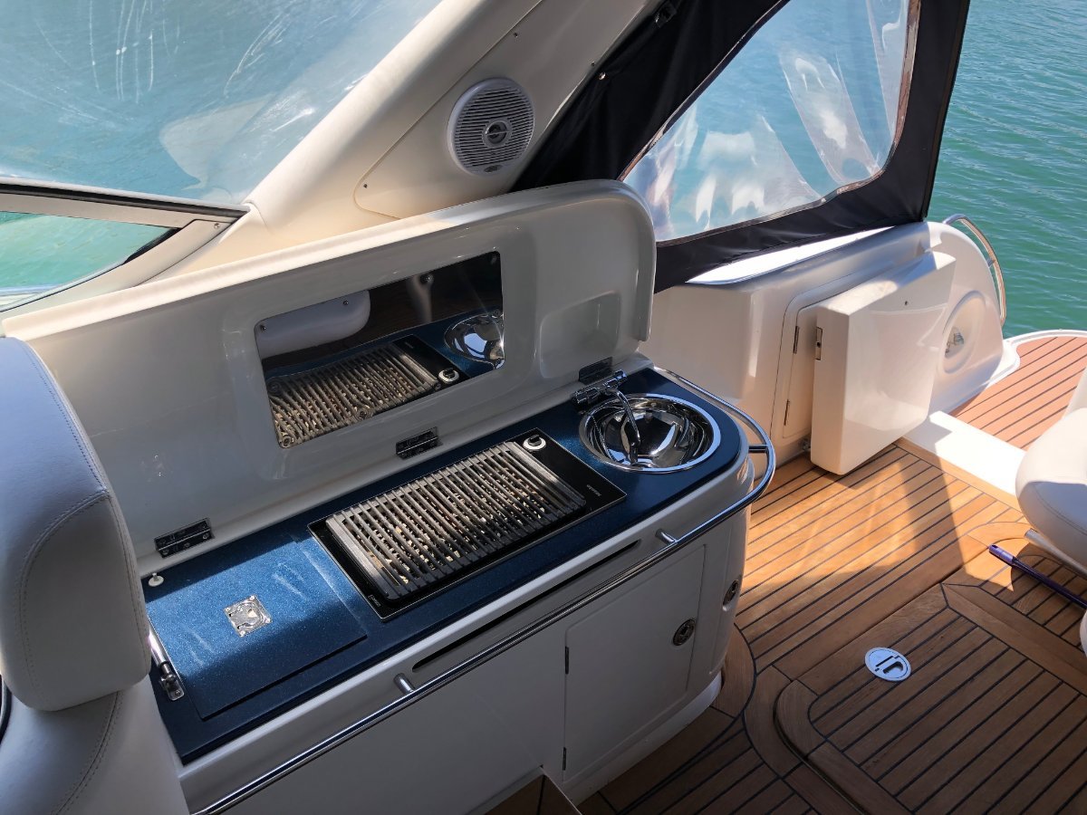 2001 SUNRUNNER 3700 CRUISER