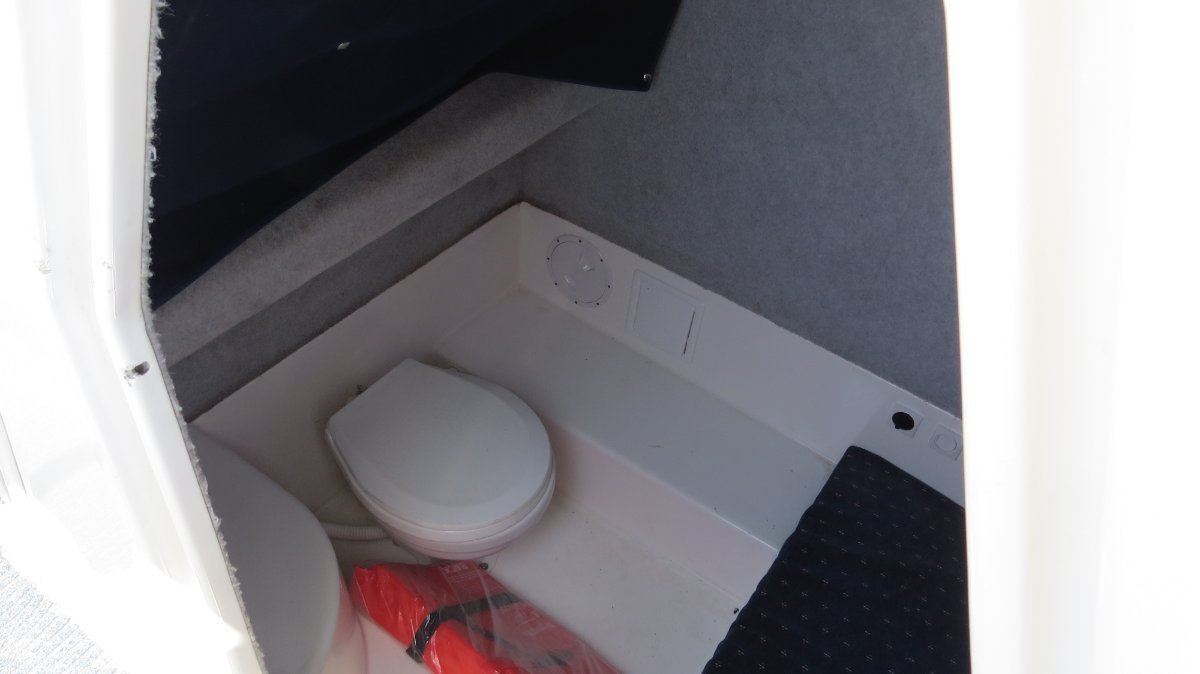 2008 FURY 282 CENTRE CONSOLE