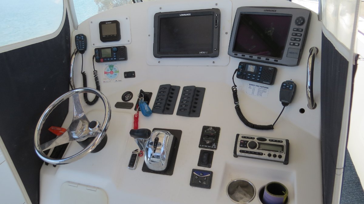 2008 FURY 282 CENTRE CONSOLE