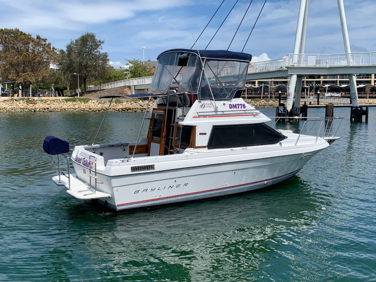 BAYLINER 2556 FLYBRIDGE