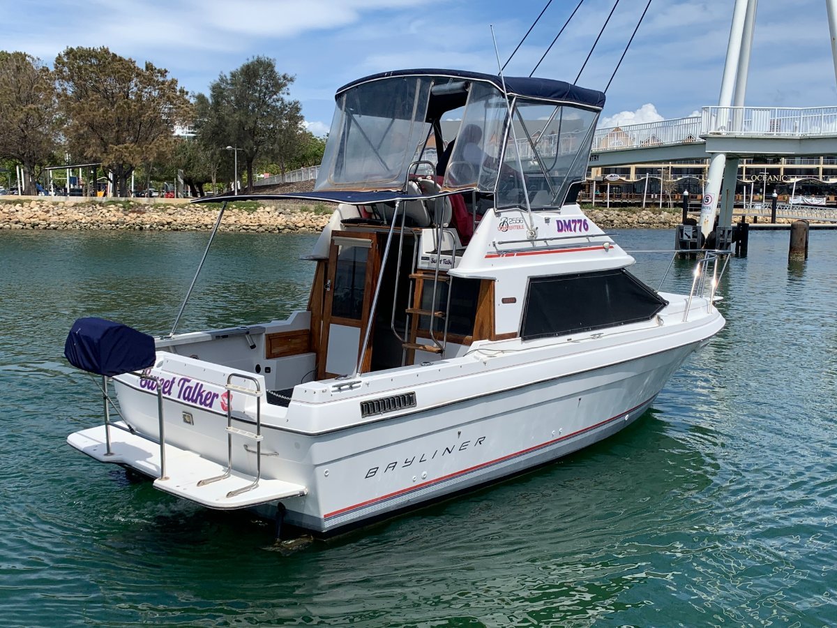 BAYLINER 2556 FLYBRIDGE