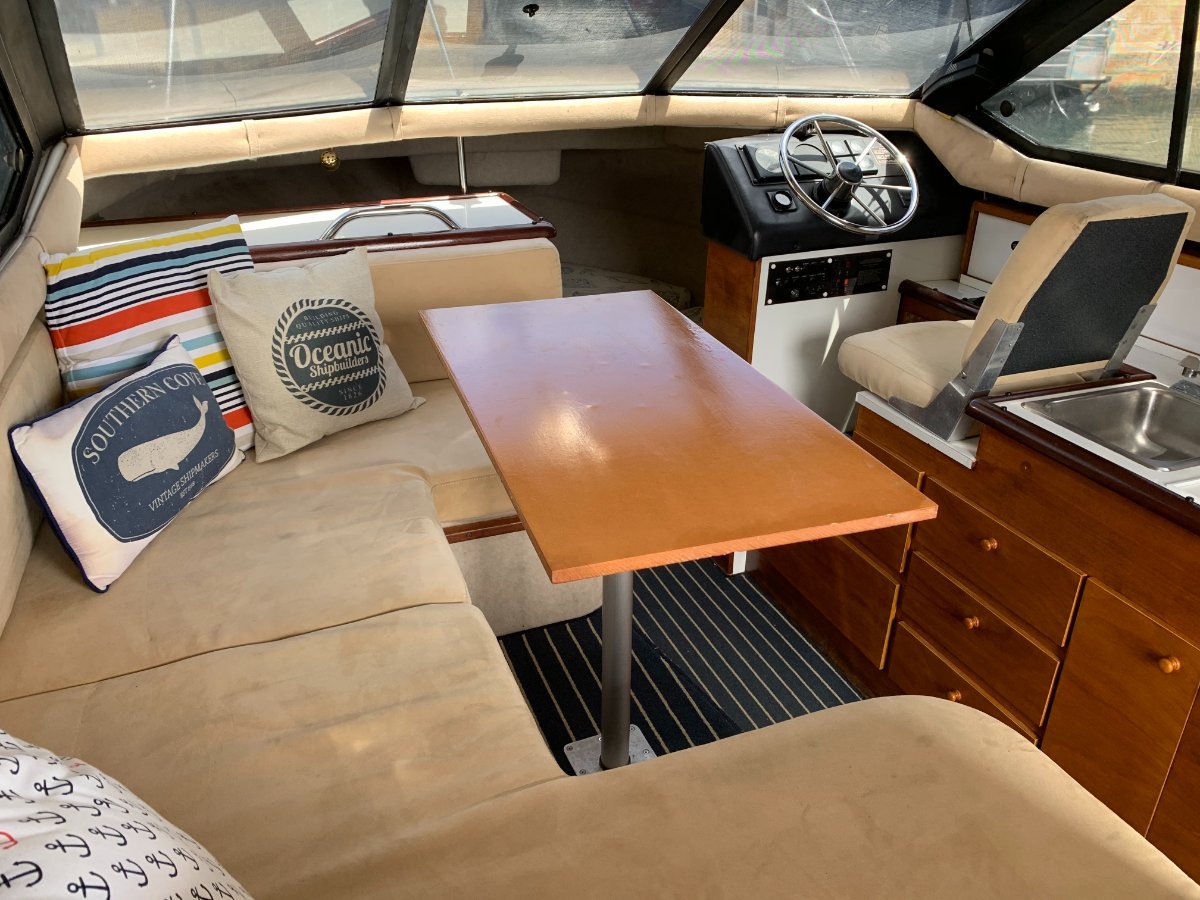 BAYLINER 2556 FLYBRIDGE