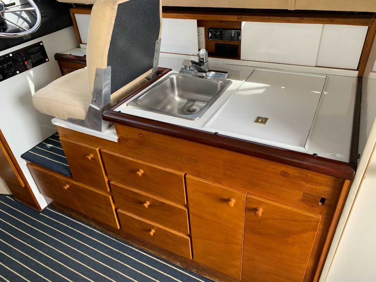 BAYLINER 2556 FLYBRIDGE