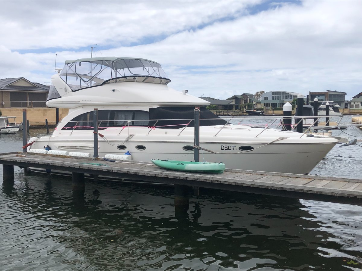 2005 MERIDIAN 411 FLYBRIDGE CRUISER