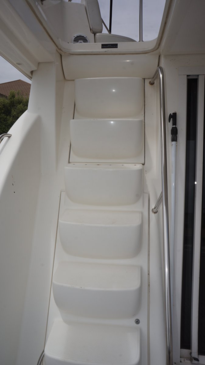 2005 MERIDIAN 411 FLYBRIDGE CRUISER