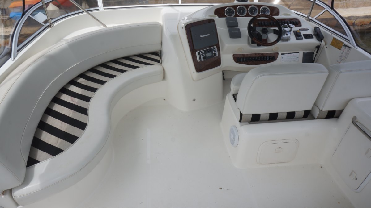 2005 MERIDIAN 411 FLYBRIDGE CRUISER