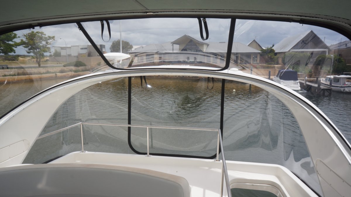 2005 MERIDIAN 411 FLYBRIDGE CRUISER