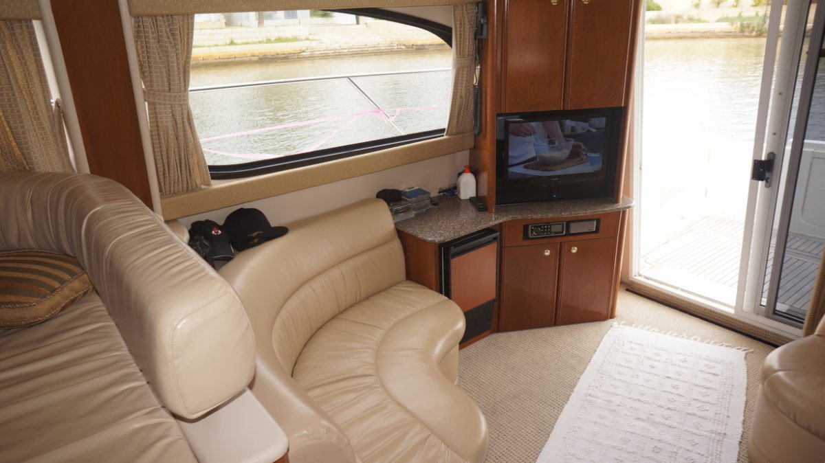 2005 MERIDIAN 411 FLYBRIDGE CRUISER