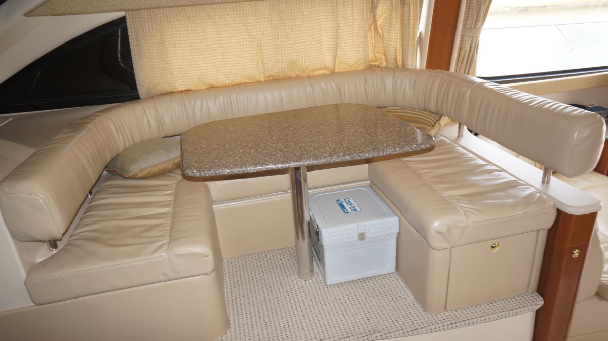 2005 MERIDIAN 411 FLYBRIDGE CRUISER