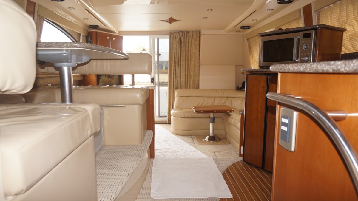 2005 MERIDIAN 411 FLYBRIDGE CRUISER
