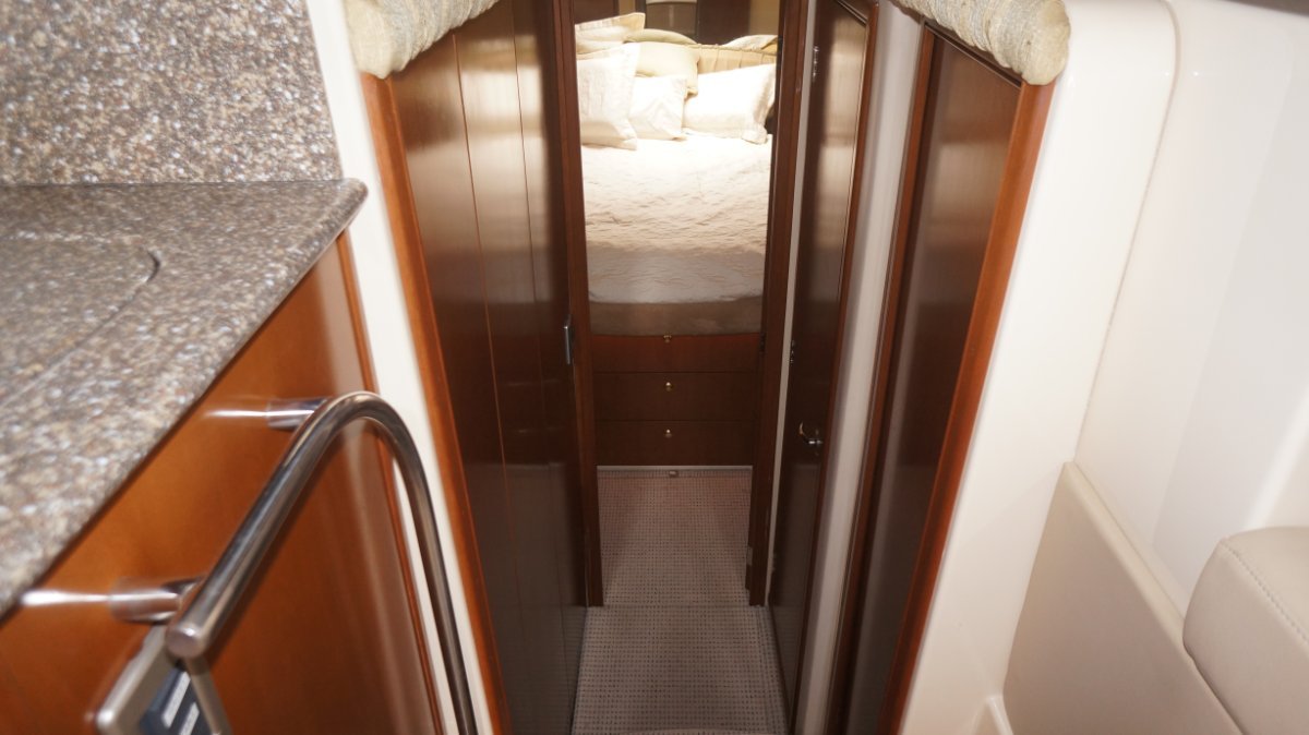 2005 MERIDIAN 411 FLYBRIDGE CRUISER