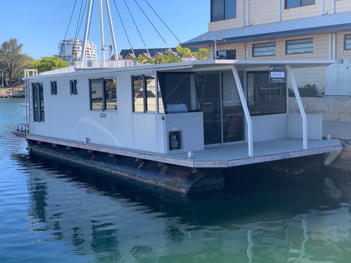 2014 CUSTOM 14M HOUSEBOAT