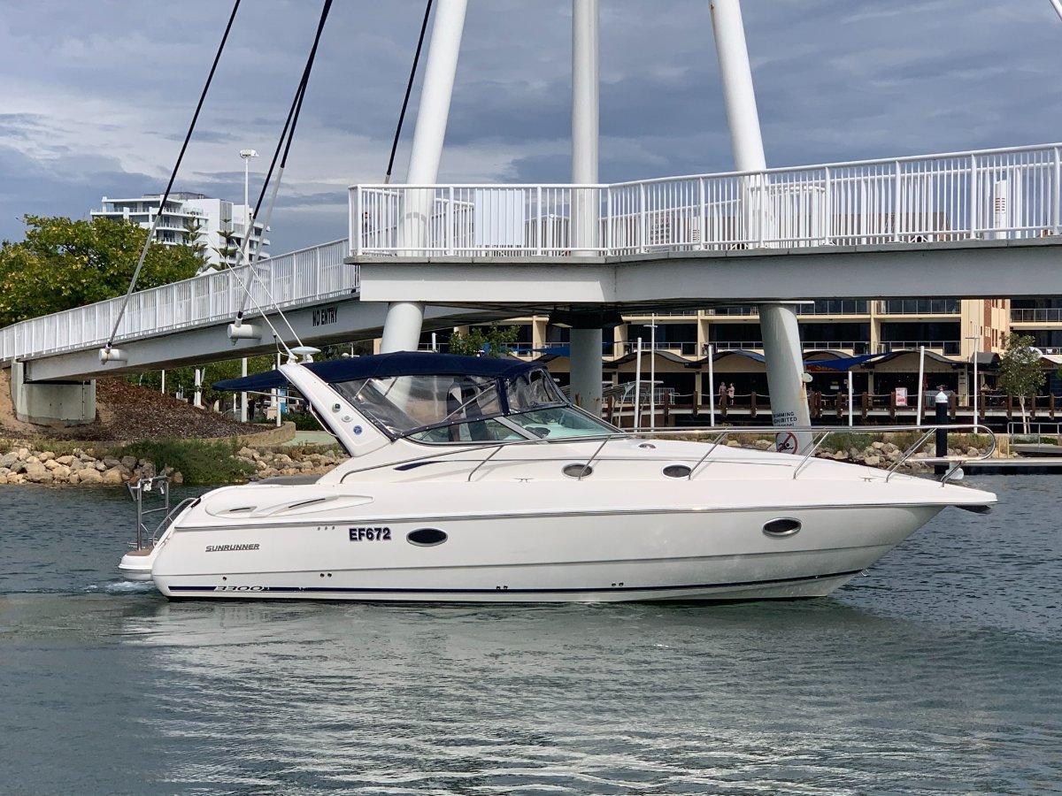 2006 SUNRUNNER 3300 SPORTS CRUISER