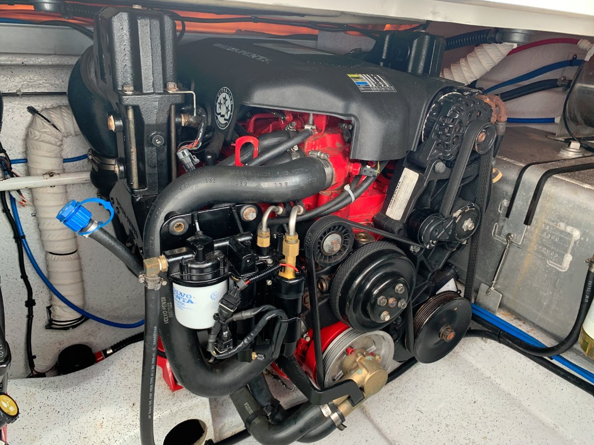 2006 SUNRUNNER 3300 SPORTS CRUISER