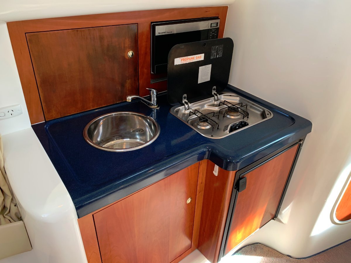 2006 SUNRUNNER 3300 SPORTS CRUISER