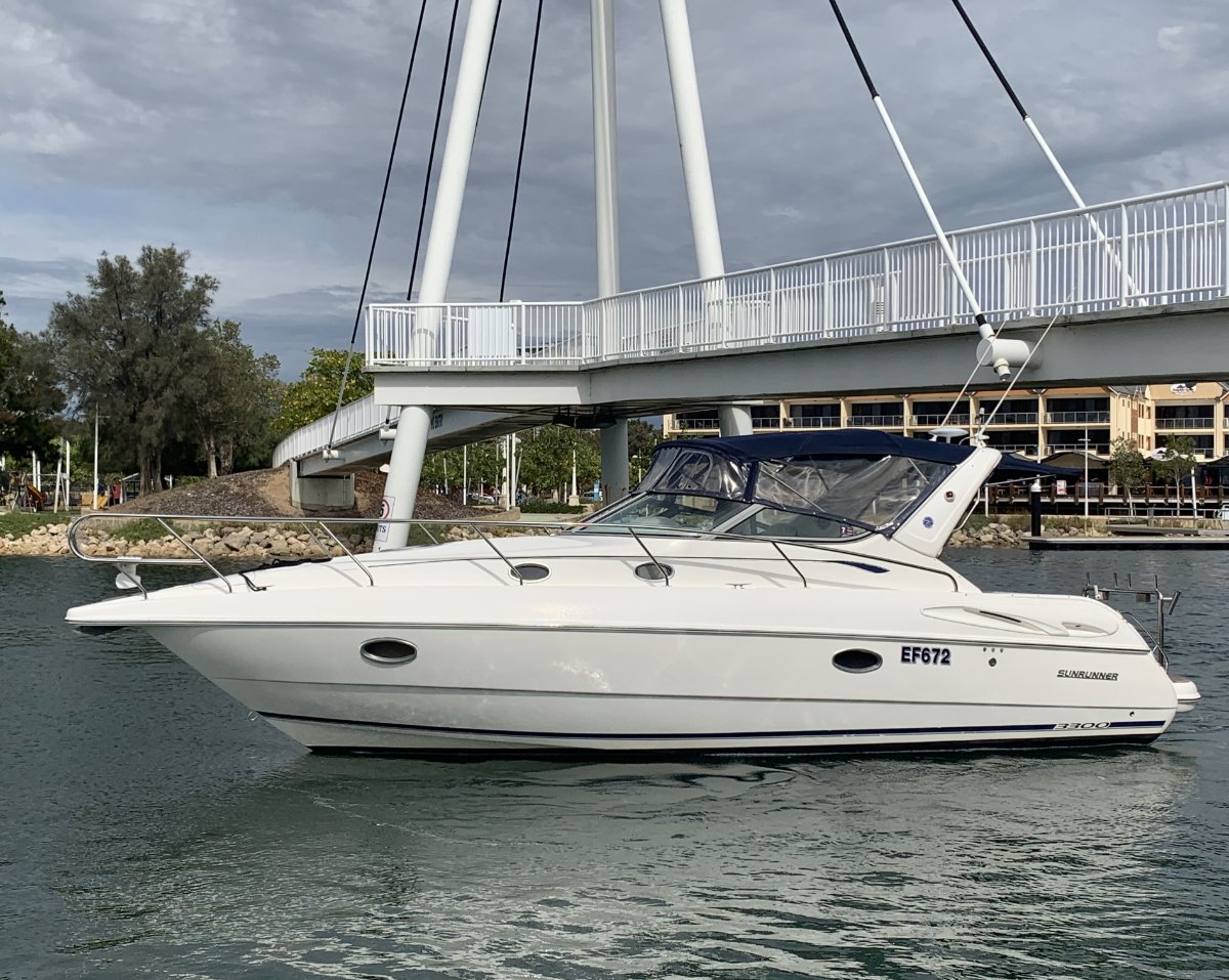 2006 SUNRUNNER 3300 SPORTS CRUISER