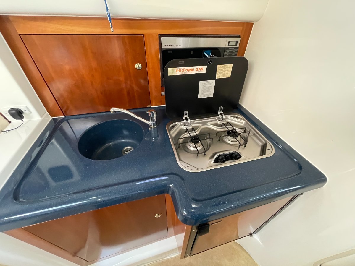 2004 SUNRUNNER 3300 DELUXE CRUISER