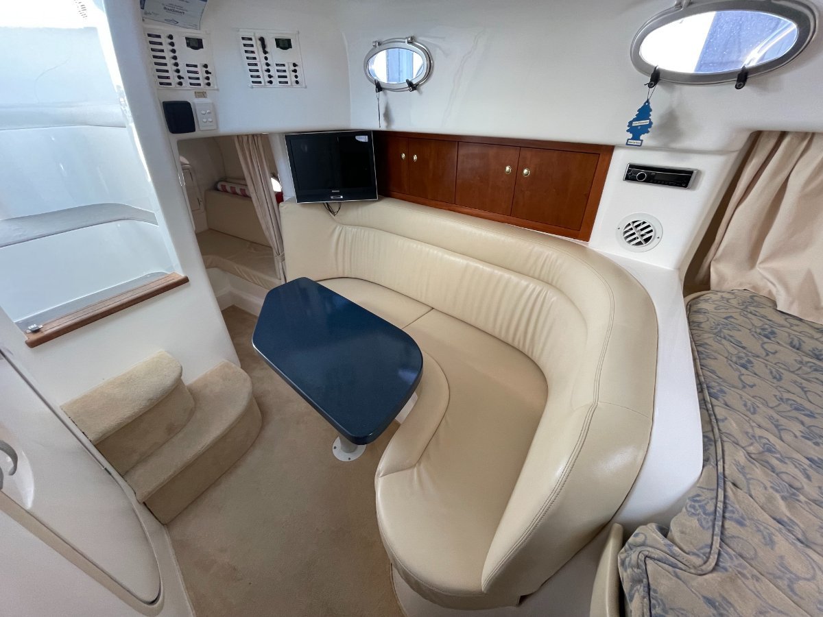 2004 SUNRUNNER 3300 DELUXE CRUISER