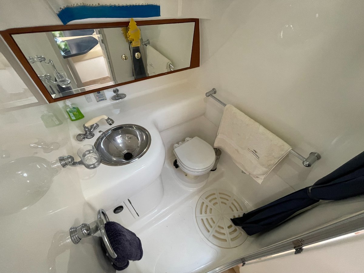 2004 SUNRUNNER 3300 DELUXE CRUISER