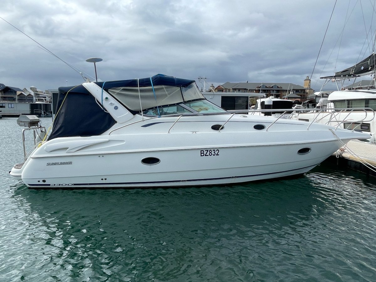 2004 SUNRUNNER 3300 DELUXE CRUISER