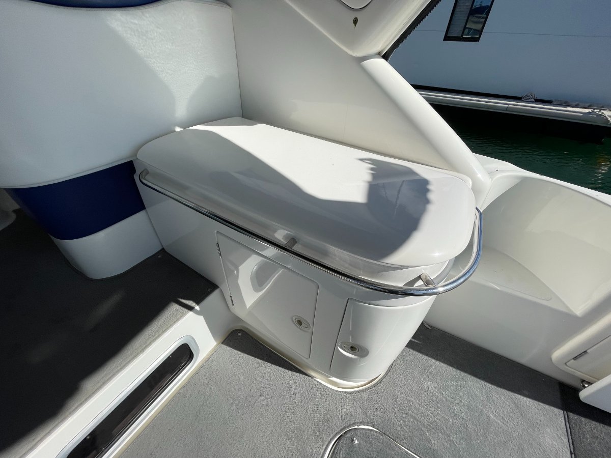 2004 SUNRUNNER 3300 DELUXE CRUISER